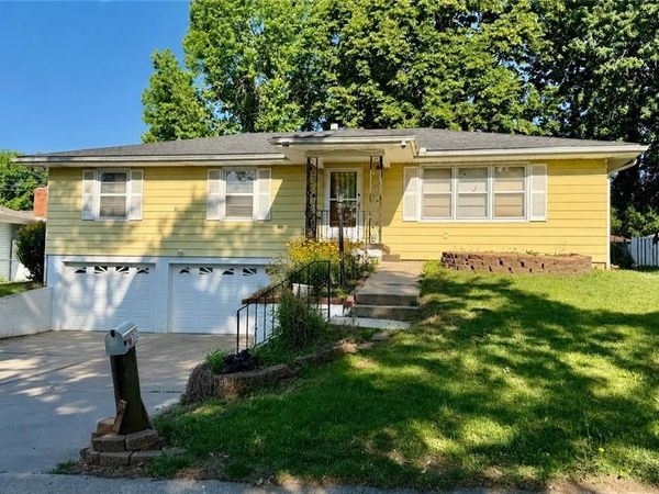 1512 Safari Drive, St Joseph, MO 64506