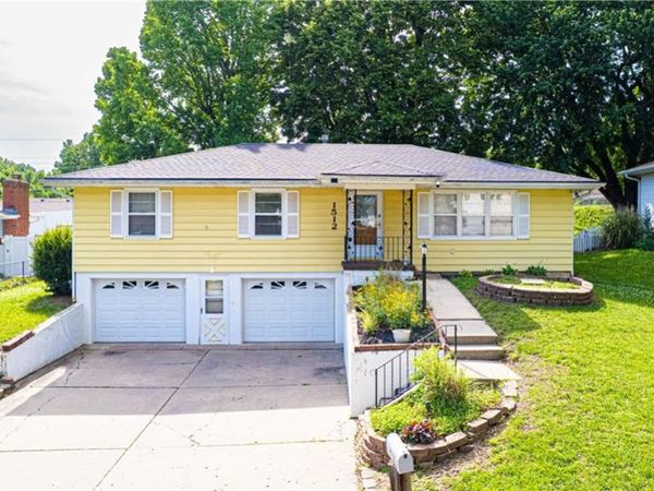 1512 Safari Drive, St Joseph, MO 64506