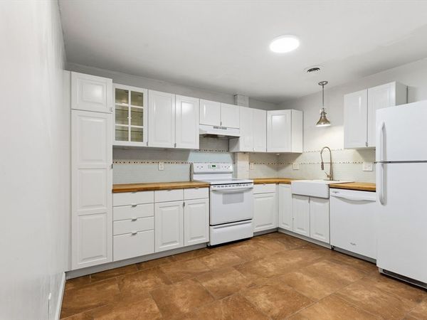 96 Old Colony Ave, Unit 234, Taunton, MA 02718