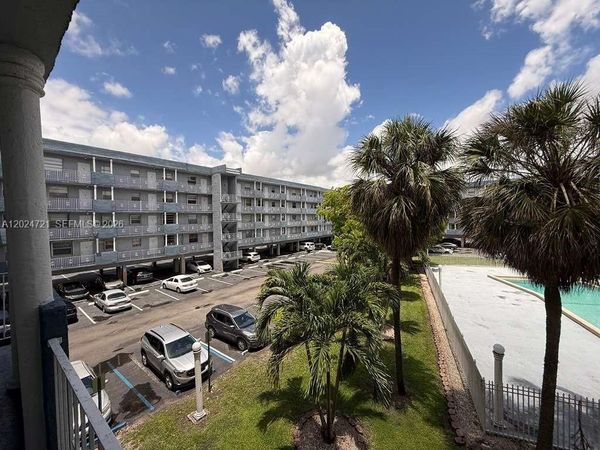 1655 W 44th Pl , Unit 302, Hialeah, FL 33012