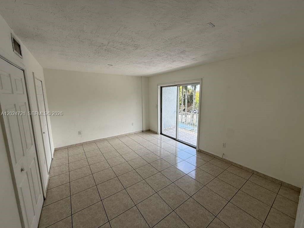 1655 W 44th Pl, Unit 302, Hialeah, FL 33012 Photo
