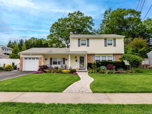 25 Gerald Lane , Old Bethpage, NY 11804