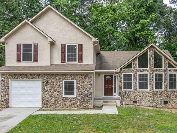 1902 Woods Court , Riverdale, GA 30296