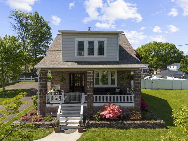 1209 N CHARLOTTE STREET, POTTSTOWN, PA 19464