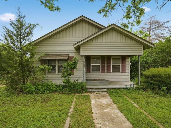 808 N Reagan Street , West, TX 76691