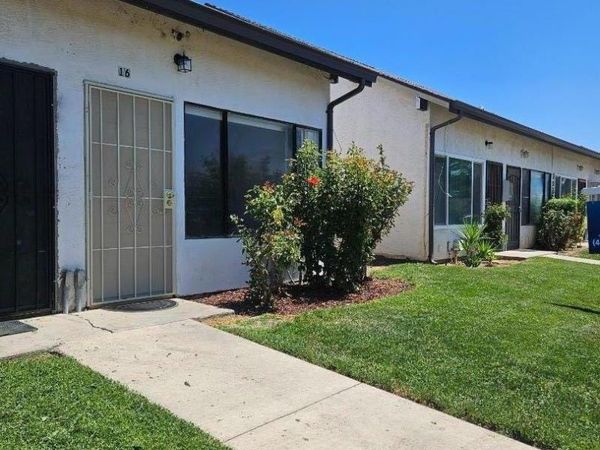 820 Illinois Avenue, Unit 16, Los Banos, CA 93635
