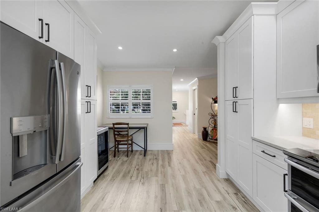 526 Lake Louise Cir, Unit 402, Naples, FL 34110 Photo