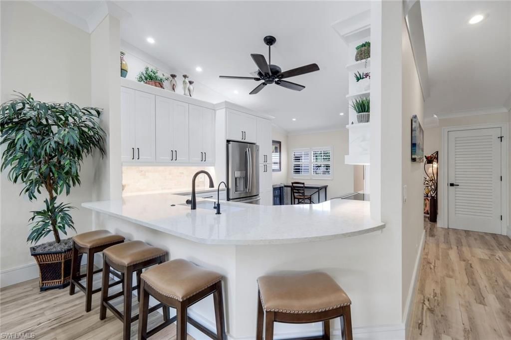 526 Lake Louise Cir, Unit 402, Naples, FL 34110 Photo