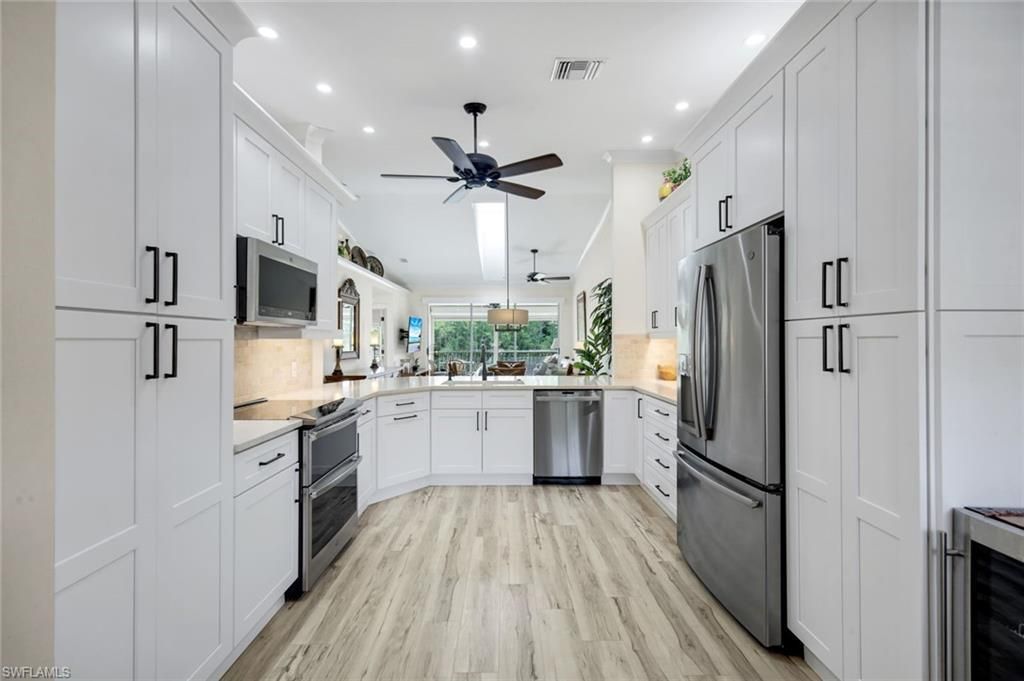 526 Lake Louise Cir, Unit 402, Naples, FL 34110 Photo