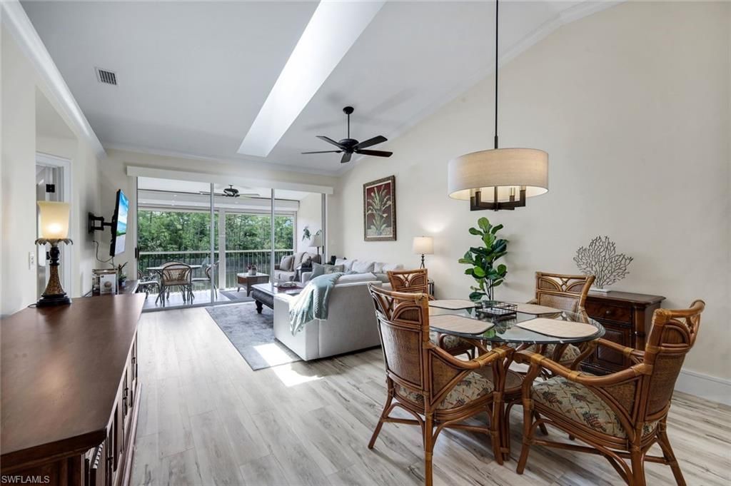 526 Lake Louise Cir, Unit 402, Naples, FL 34110 Photo
