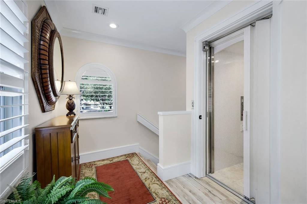 526 Lake Louise Cir, Unit 402, Naples, FL 34110 Photo