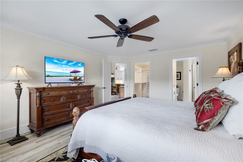 526 Lake Louise Cir, Unit 402, Naples, FL 34110 Photo