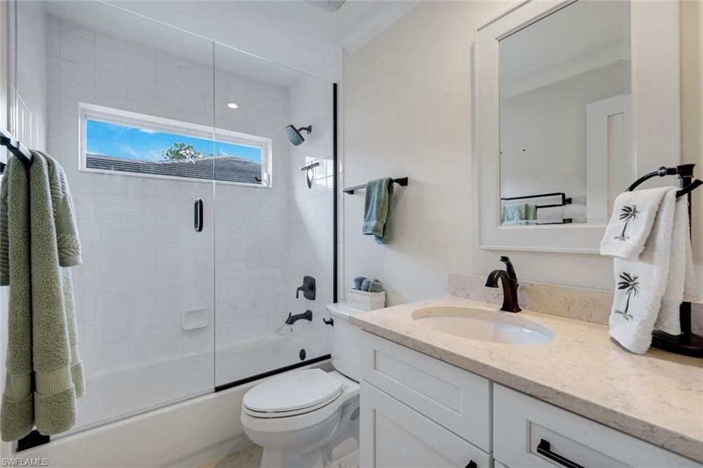 526 Lake Louise Cir, Unit 402, Naples, FL 34110 Photo