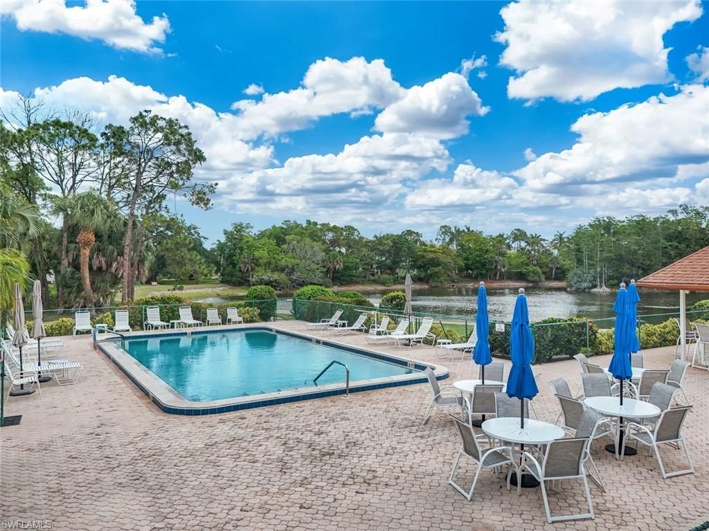 526 Lake Louise Cir, Unit 402, Naples, FL 34110 Photo