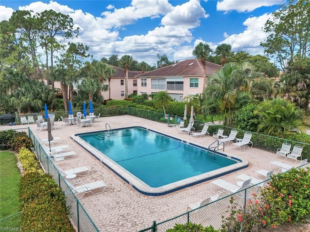 526 Lake Louise Cir, Unit 402, Naples, FL 34110 Photo
