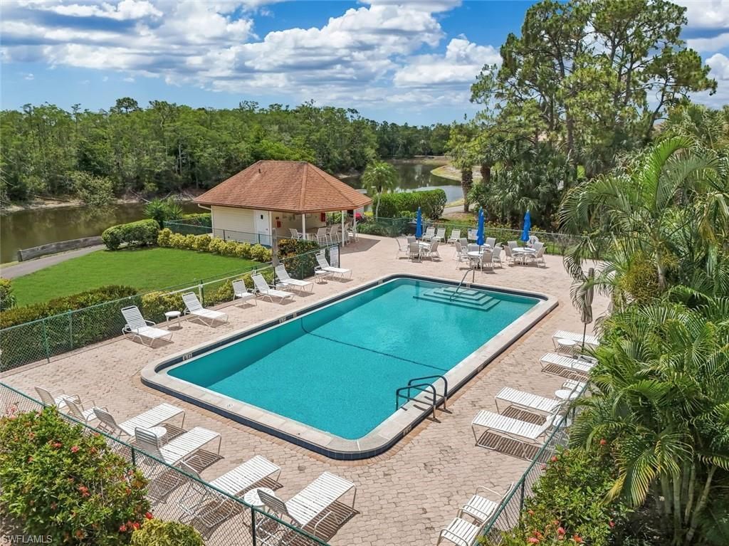 526 Lake Louise Cir, Unit 402, Naples, FL 34110 Photo