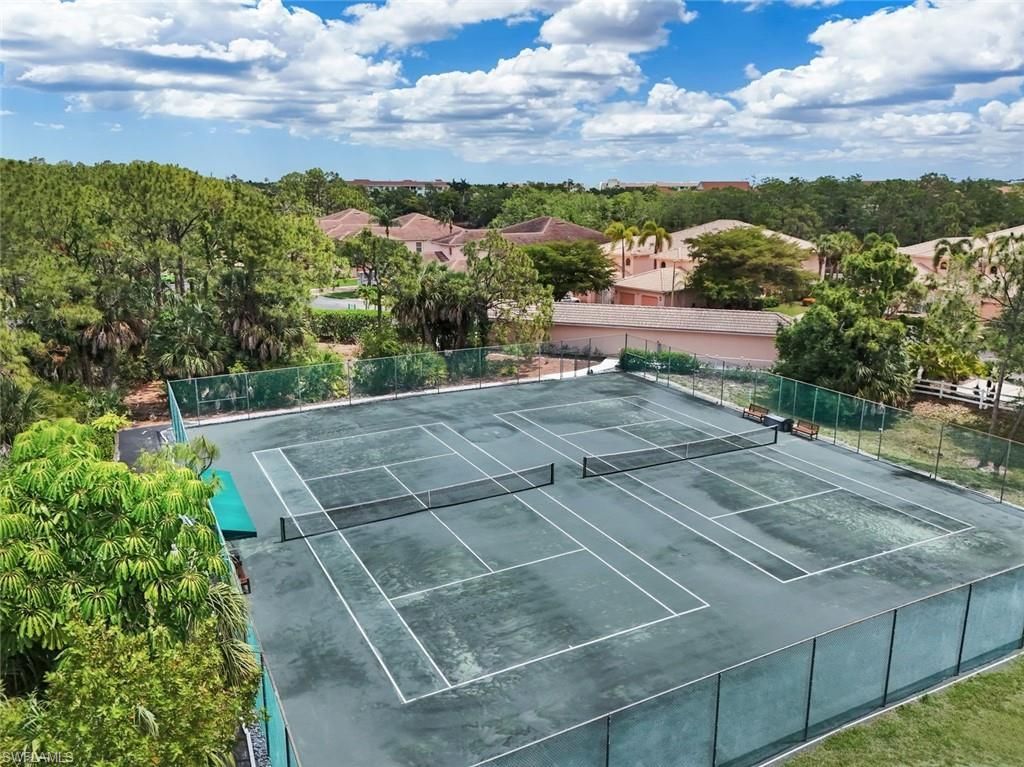 526 Lake Louise Cir, Unit 402, Naples, FL 34110 Photo