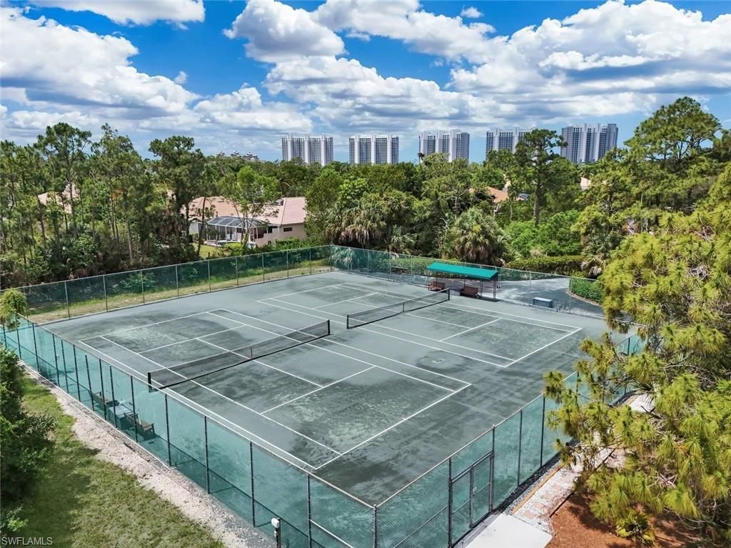 526 Lake Louise Cir, Unit 402, Naples, FL 34110 Photo