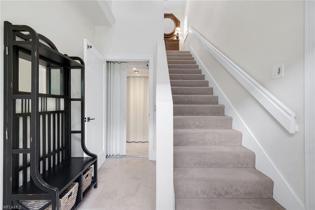 526 Lake Louise Cir, Unit 402, Naples, FL 34110 Photo