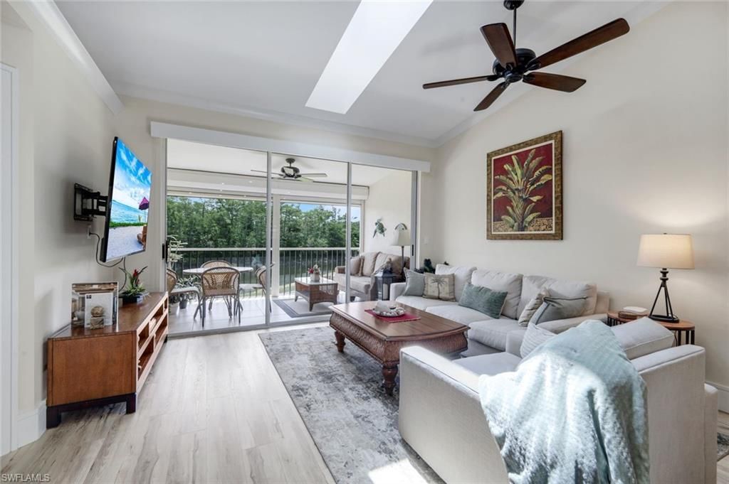 526 Lake Louise Cir, Unit 402, Naples, FL 34110 Photo