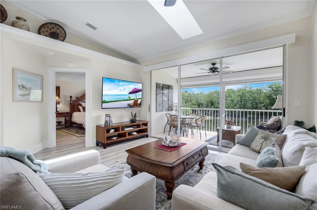 526 Lake Louise Cir, Unit 402, Naples, FL 34110 Photo