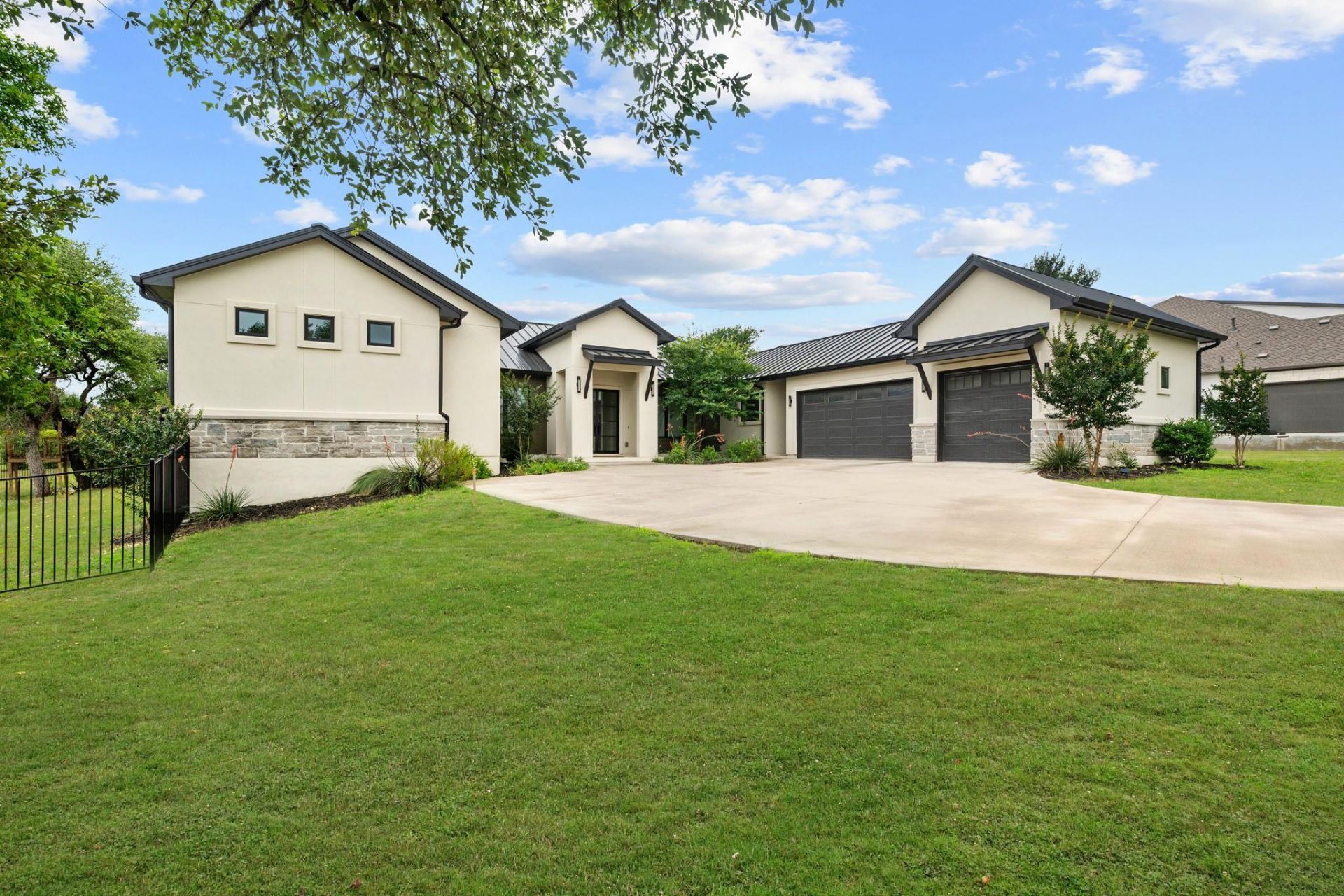 125 Stockman Dr, Dripping Springs, TX 78620 Main Photo