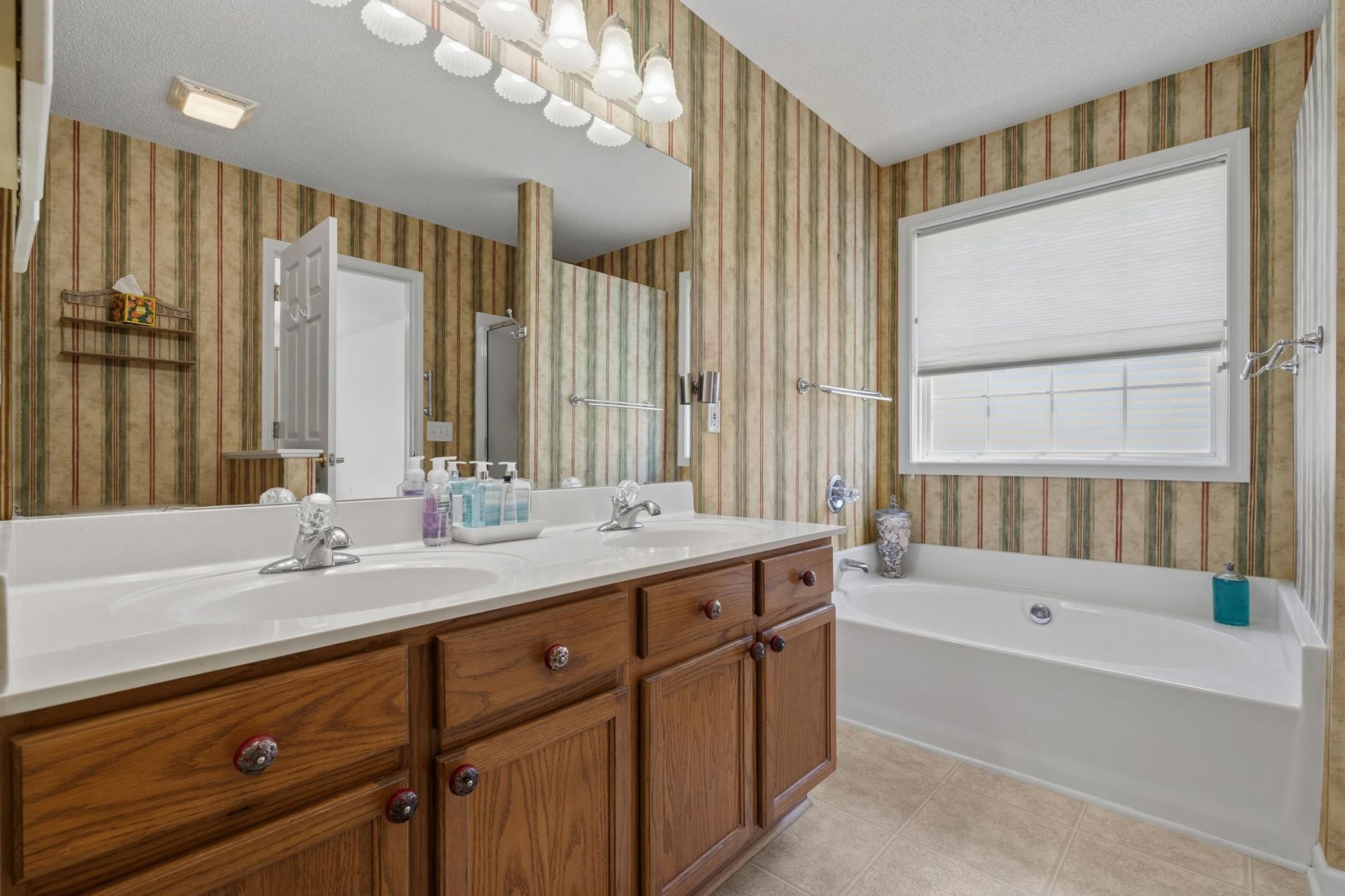 1045 Vestry Dr. Photo 49