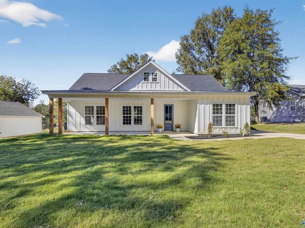 156 Robert Circle, Guntersville, AL 35976