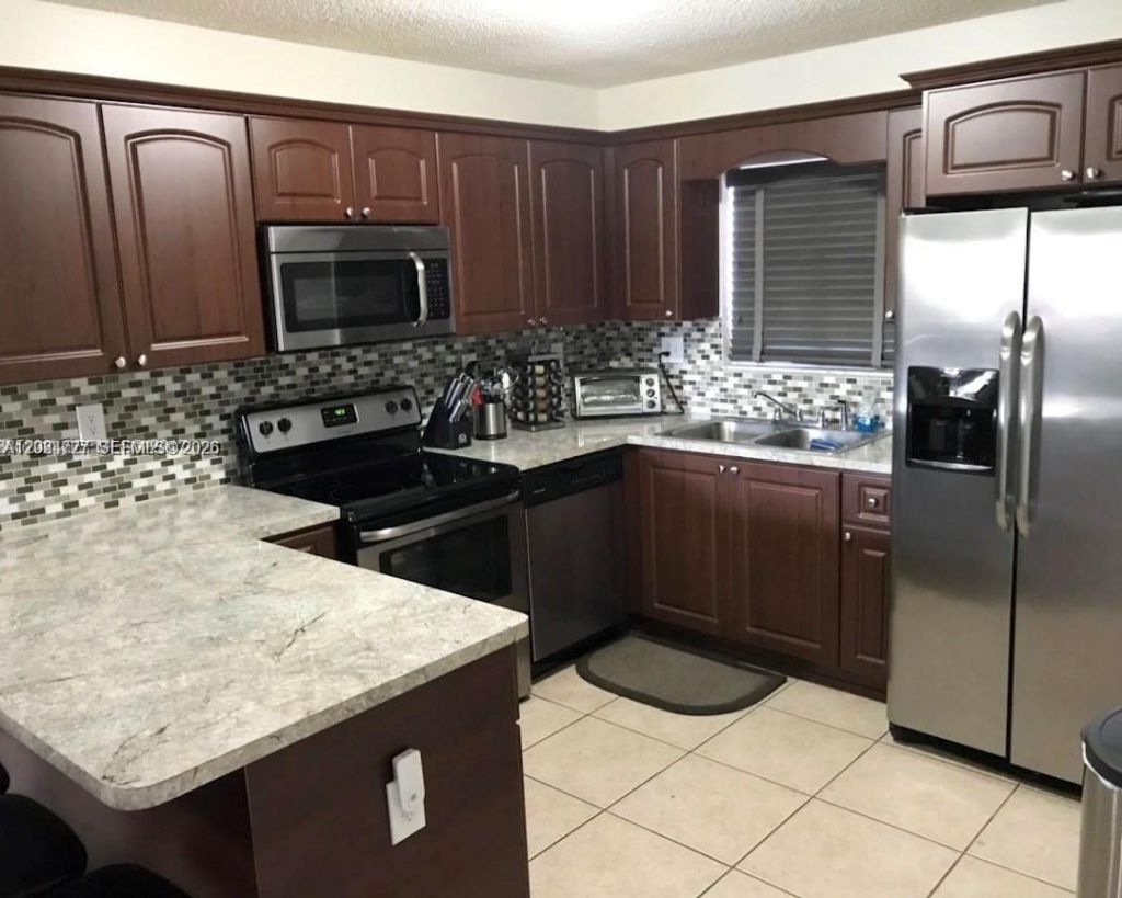 15302 SW 180th Ter , Miami, FL 33187 Photo