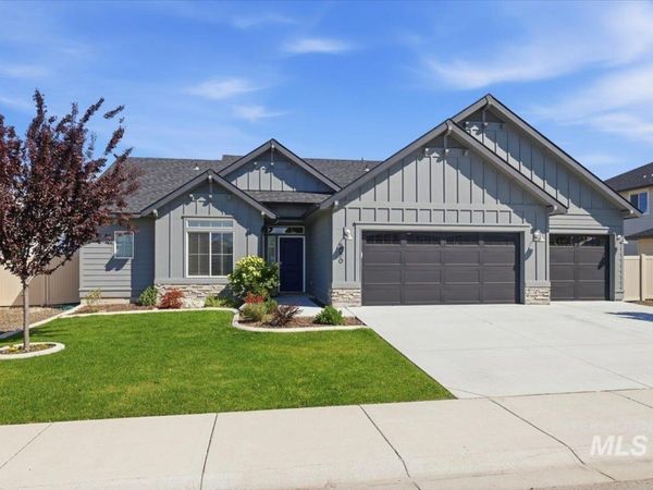 5070 W Vanderbilt Dr, Meridian, ID 83646