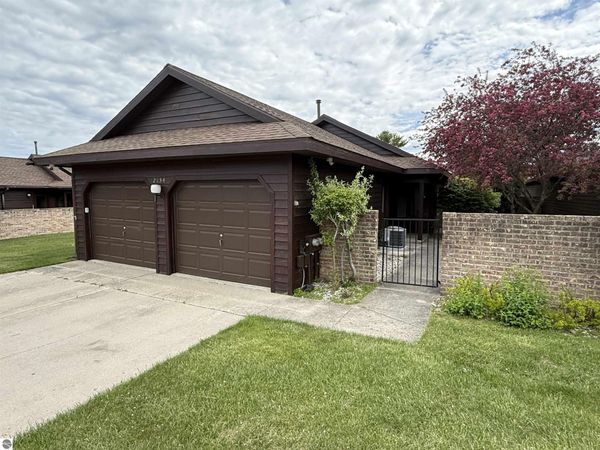 2154 Hammond Place W, Traverse City, MI 49686