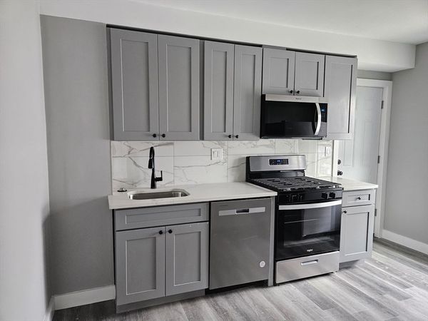 32 Irving St, Unit 2F, Everett, MA 02149