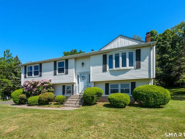 769 Middletown, North Haven, CT 06473