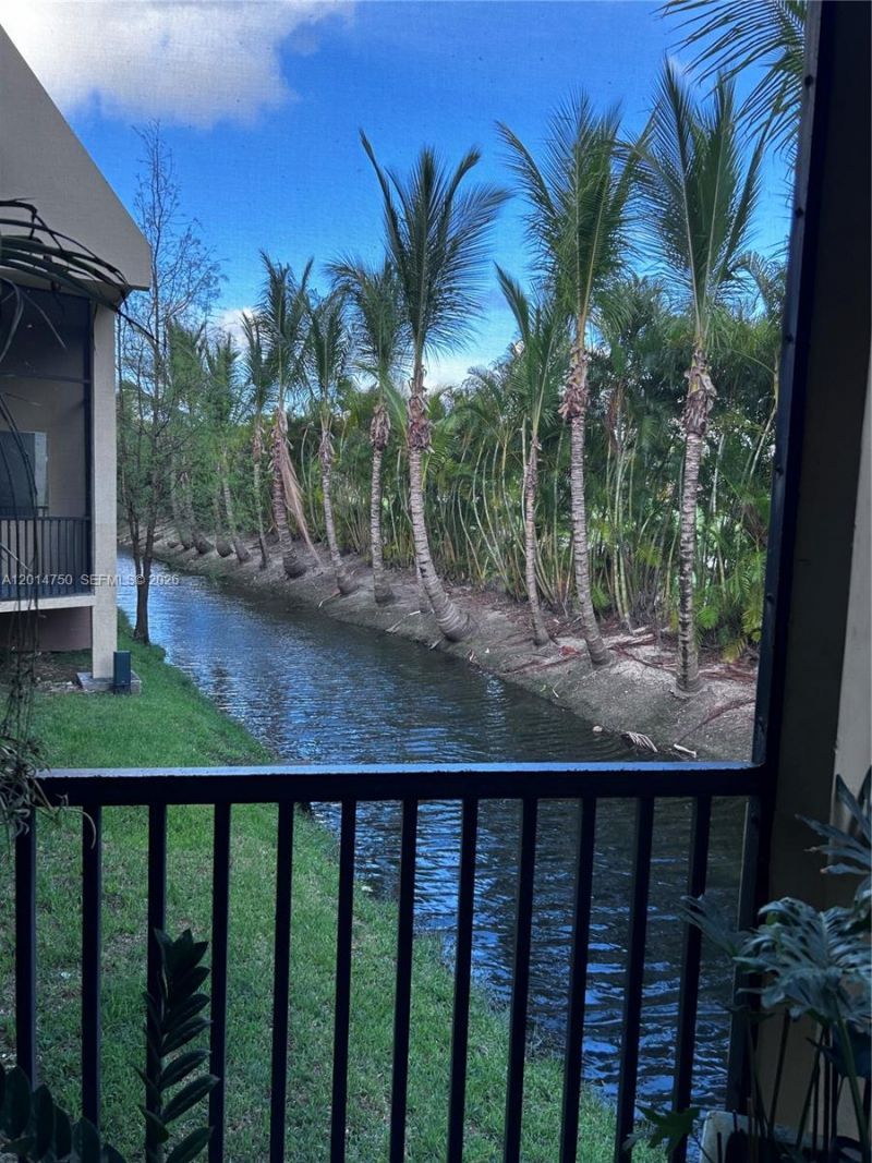 20365 W Country Club Dr, Unit TH24, Aventura, FL 33180 Photo