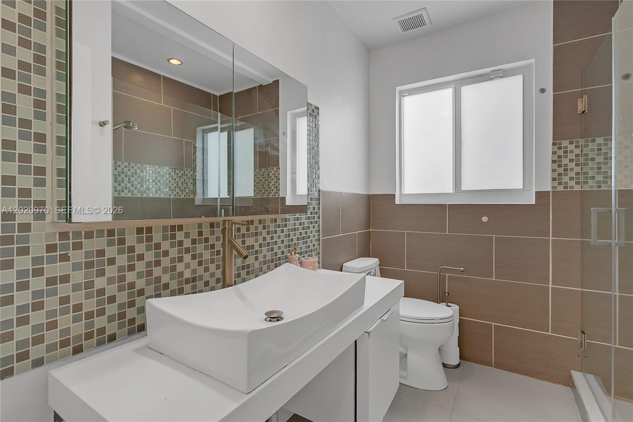 95 Shore Dr W, Miami, FL 33133 Photo