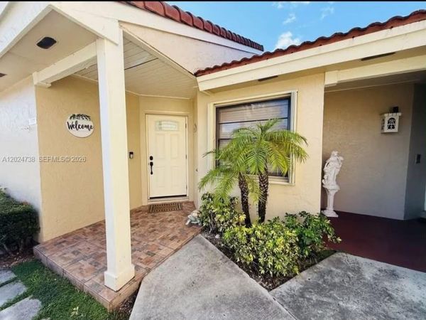6449 NW 171st St, Hialeah, FL 33015
