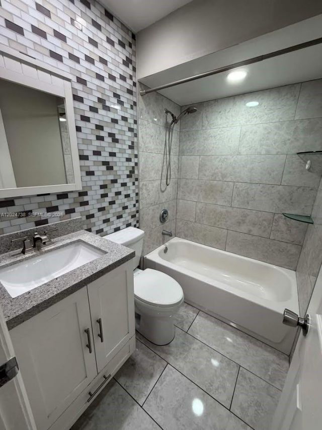 6449 NW 171st St, Hialeah, FL 33015 Photo