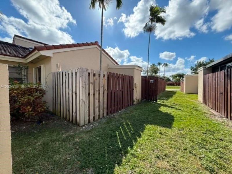 6449 NW 171st St, Hialeah, FL 33015 Photo