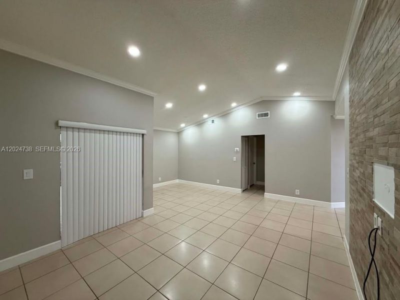 6449 NW 171st St, Hialeah, FL 33015 Photo