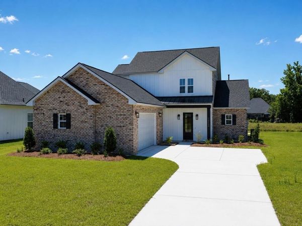 10480 High Point Dr, Denham Springs, LA 70706