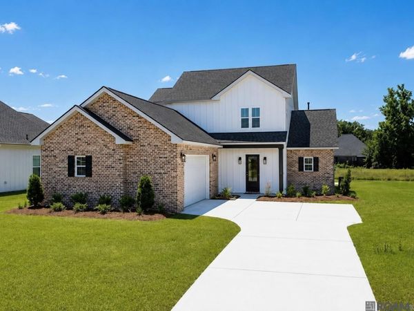 10480 High Point Dr, Denham Springs, LA 70706