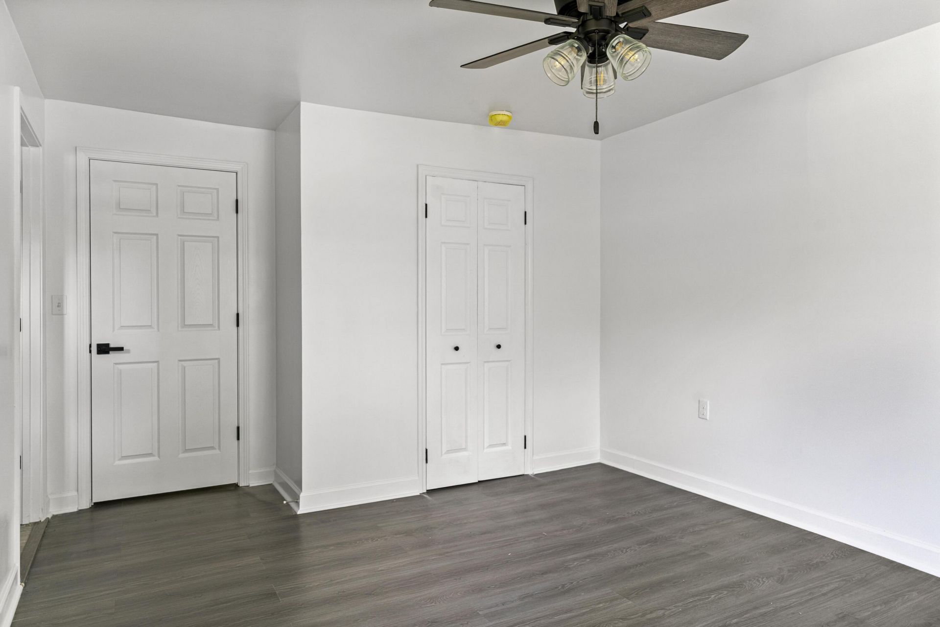 565 Louis Street Photo 21
