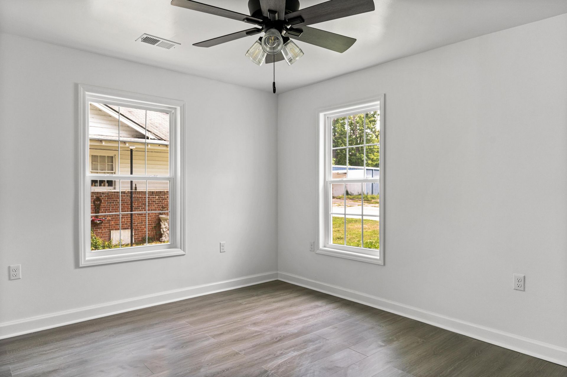 565 Louis Street Photo 22
