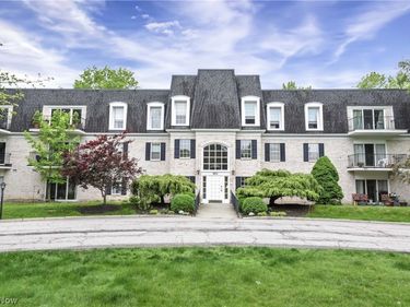 2021 King James Parkway, Unit 102, Westlake, OH 44145
