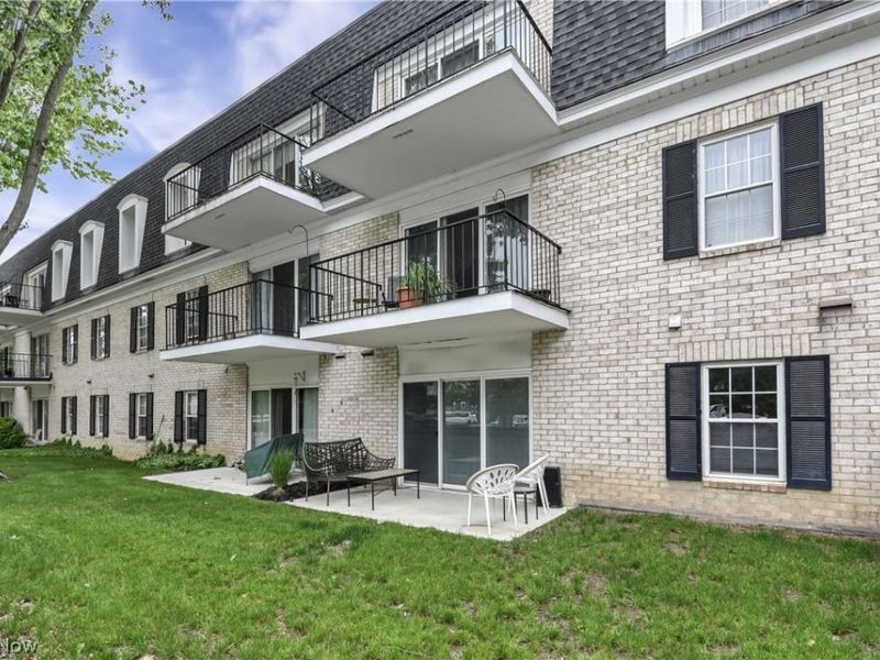 2021 King James Parkway, Unit 102, Westlake, OH 44145 Photo 3