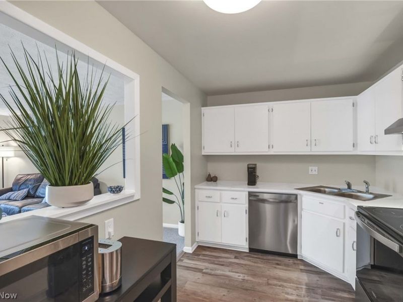 2021 King James Parkway, Unit 102, Westlake, OH 44145 Photo 5
