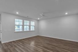 457 Richfield Way photo 4