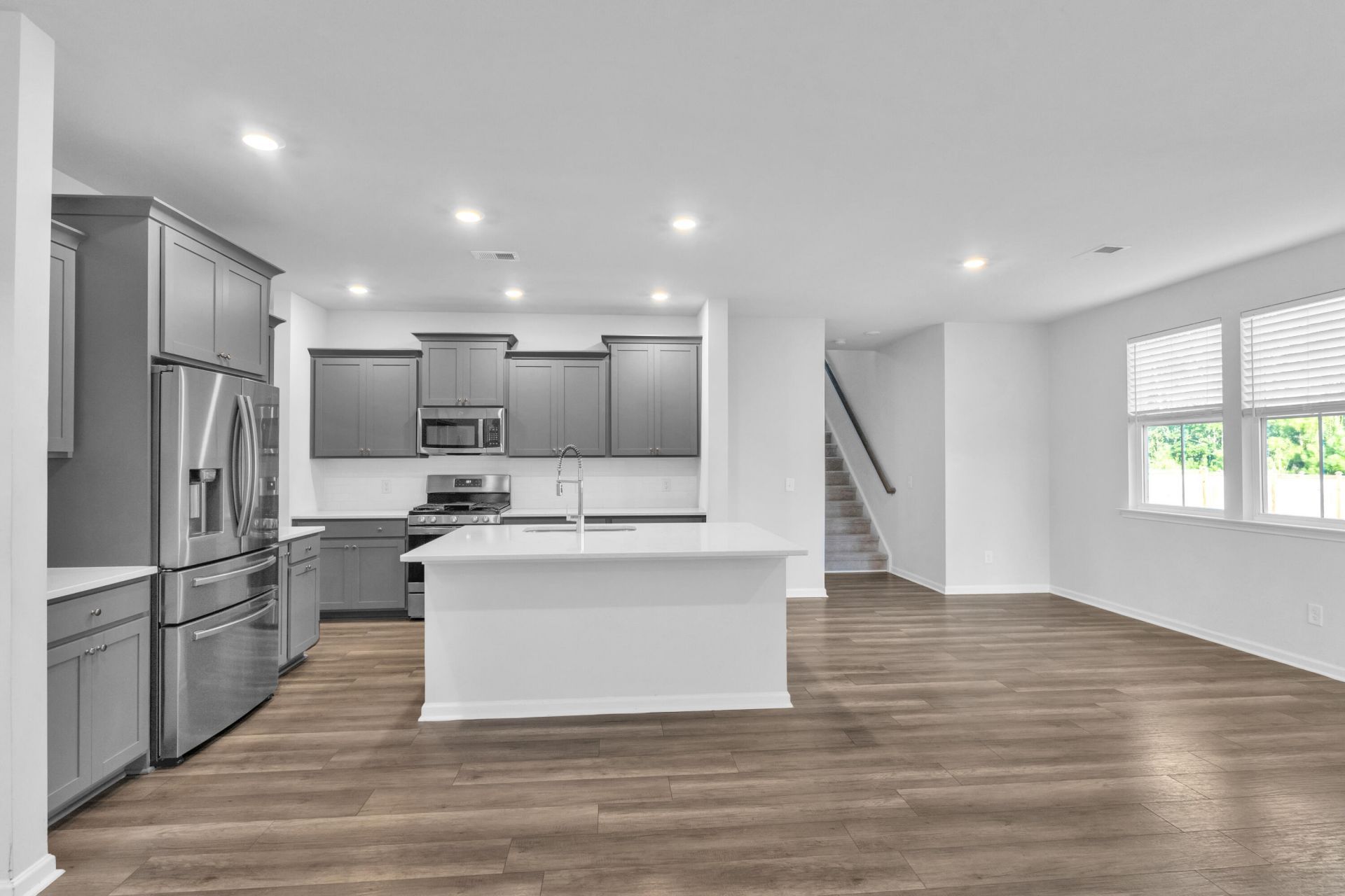 457 Richfield Way Photo 6