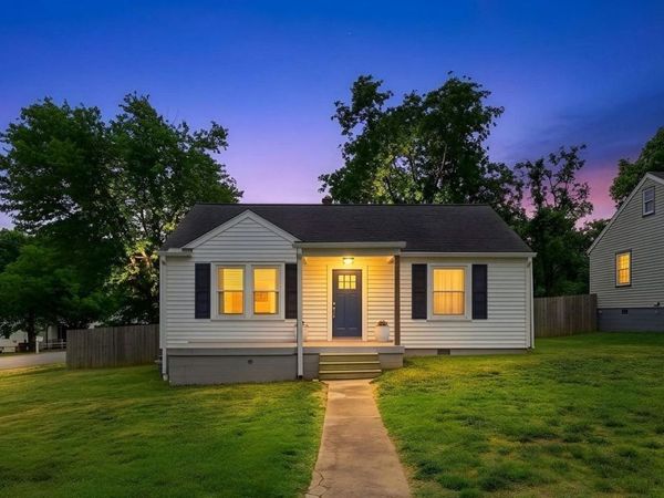 944 Chickasaw Ave , Nashville, TN 37207