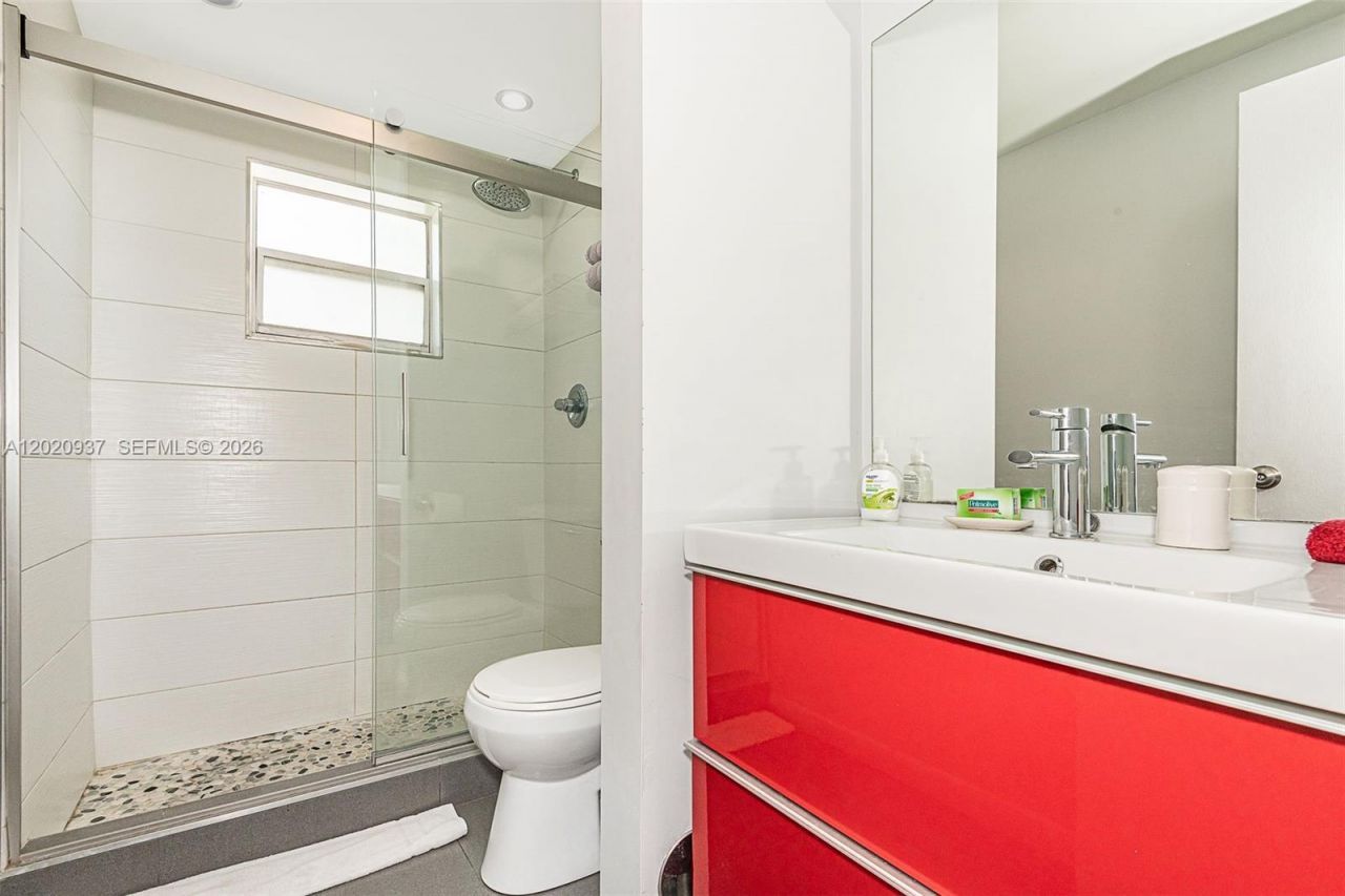 201 178th Dr, Unit 212, Sunny Isles Beach, FL 33160 Photo